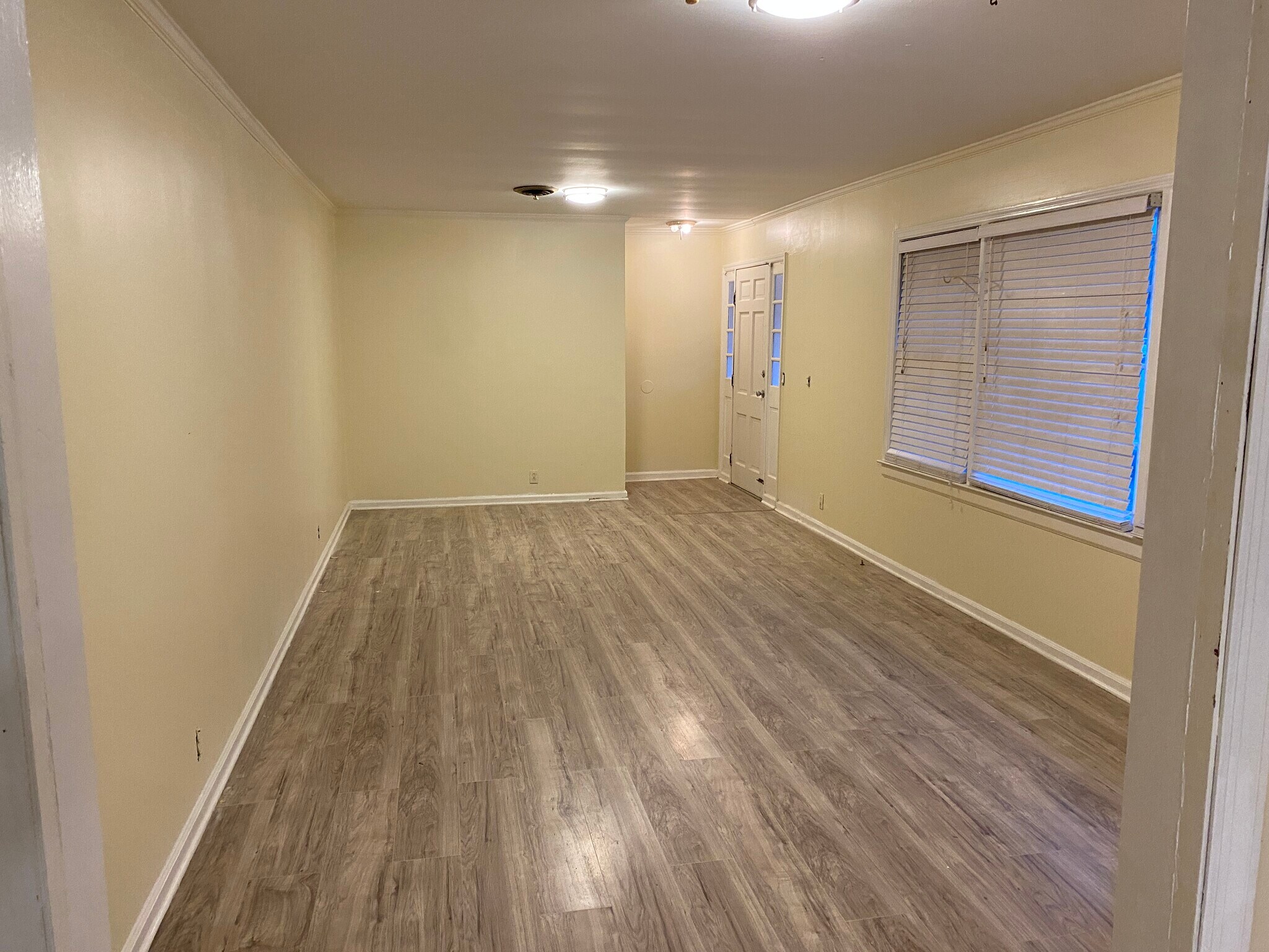 Building Photo - 374 E Monroe Ave