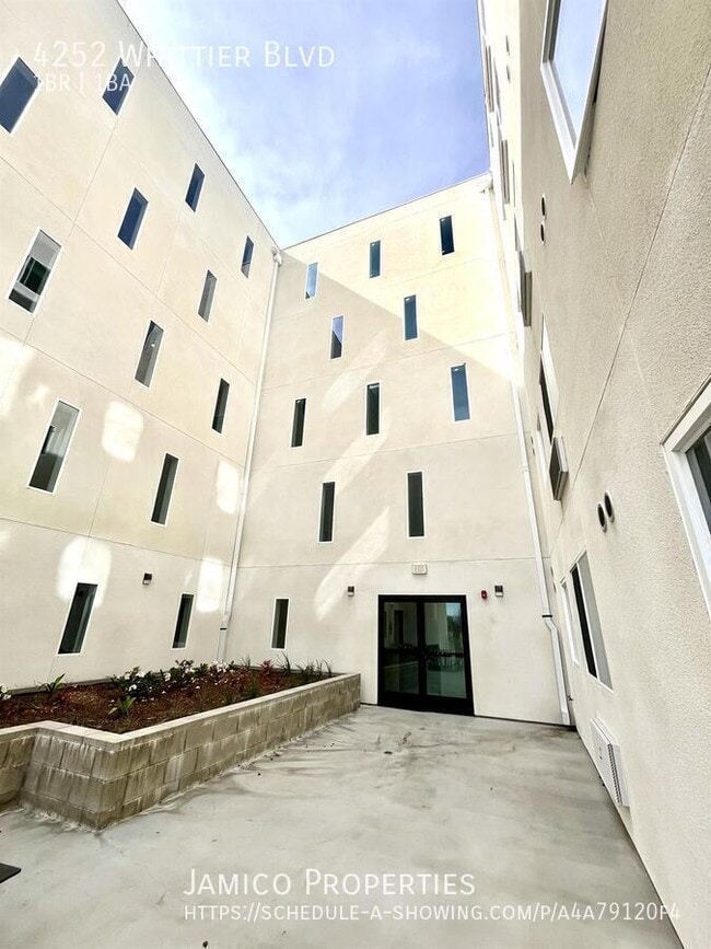 Building Photo - 4252 Whittier Blvd