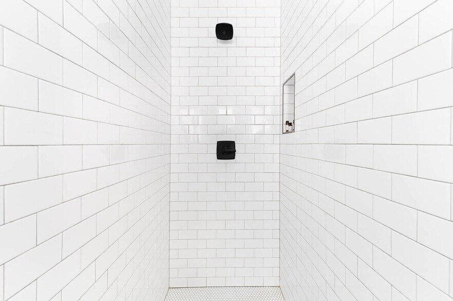 Building Photo - 918 11th Ave N