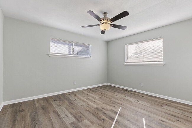 Building Photo - For Rent - Adorable 4BR 2BA house - East Ridge