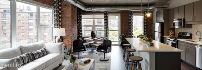 Building Photo - Studio, 1 bath Condo - 850 N Clark St