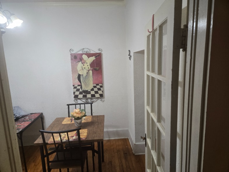 Building Photo - 2215 Marion St