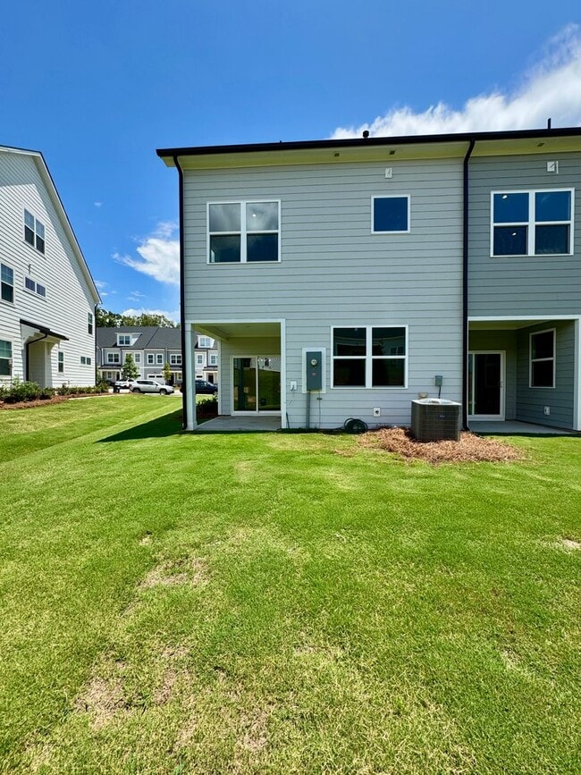 Building Photo - Beautiful 4BR/3BA Townhouse in Griffith Lakes