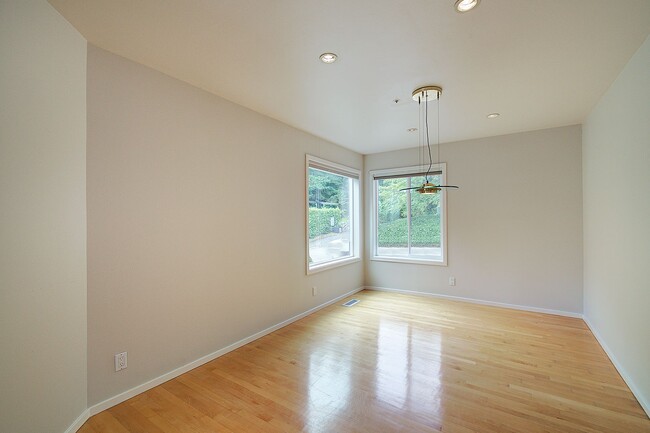 Building Photo - 4bd/3.5ba Mercer Island Home