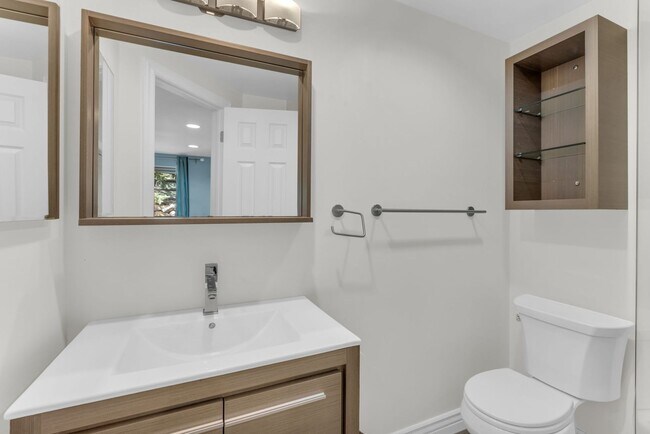 Building Photo - Holiday Ranchettes in Park Meadows