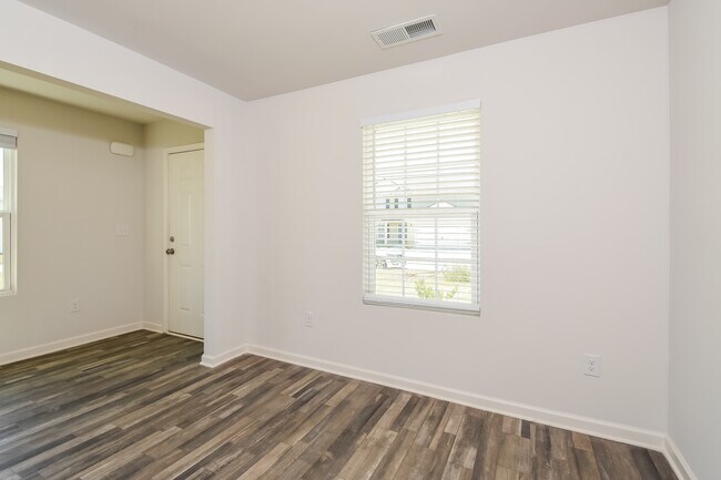 Building Photo - 101 Radford Ct