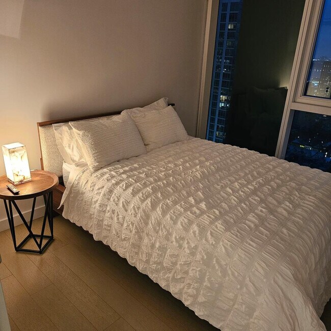 Building Photo - 1626 Broadway-SI ID1461706P