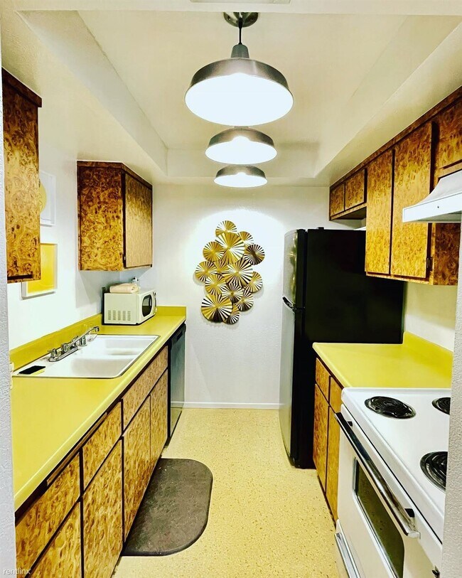 Primary Photo - 1 br, 1 bath Condo - 81840 Avenue Del Mar ...