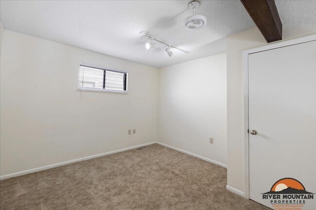 Building Photo - Large Efficiency minutes from Virginia Tech