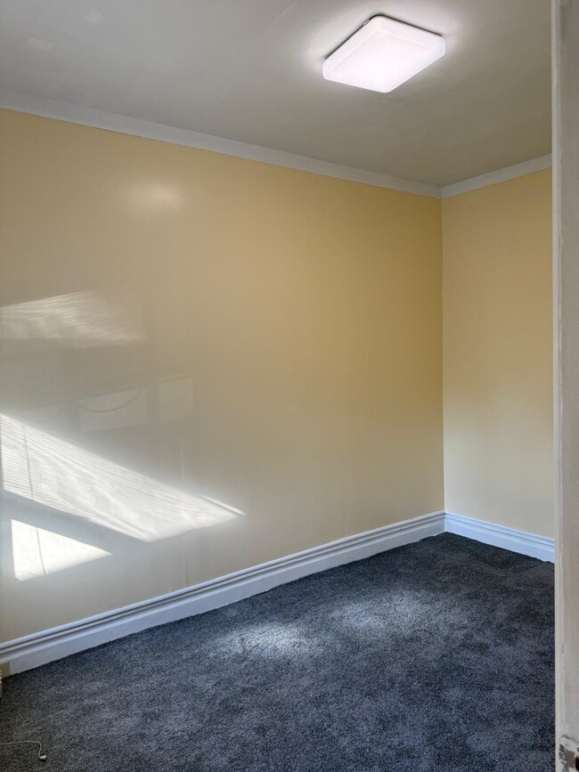 Building Photo - 263-265-265 E 31st St