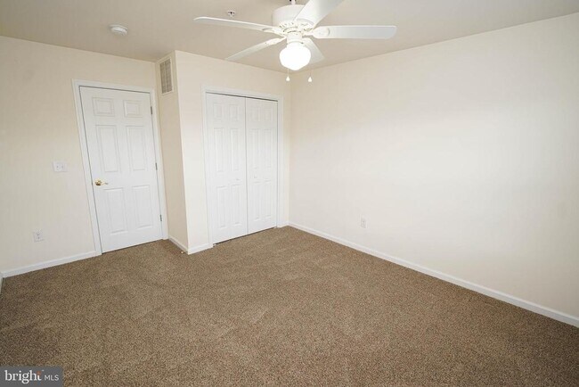 Building Photo - 439 Parkview Ct