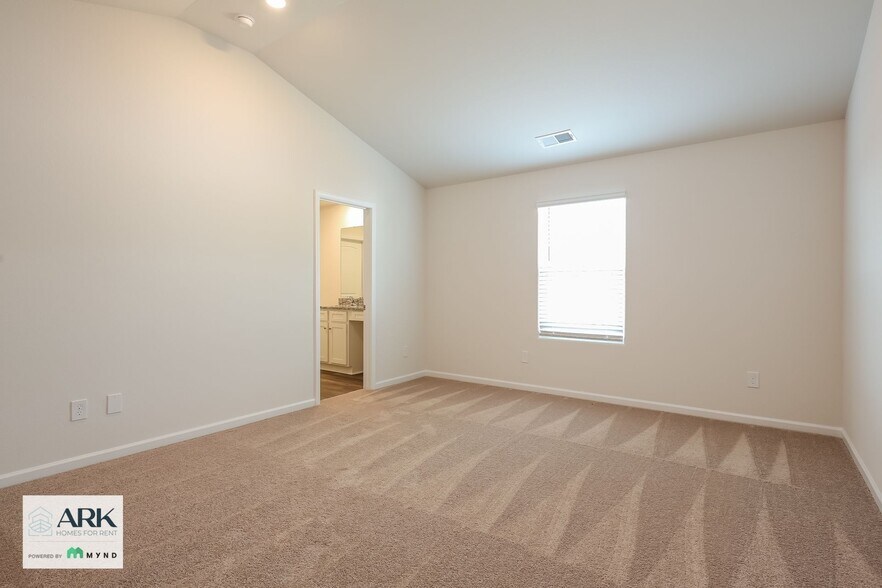 Building Photo - 2169 Southlea Dr