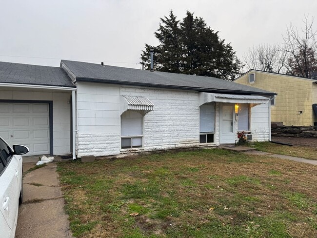 Building Photo - 1521 N Hocker Ave