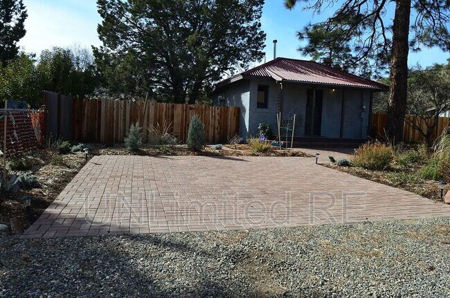 Building Photo - 1717 Cottonwood Ave