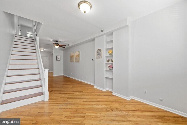Building Photo - 928 N Bambrey St