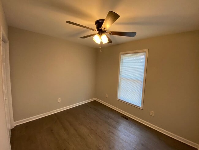 Building Photo - PRE-LEASING FOR AUGUST 2026!