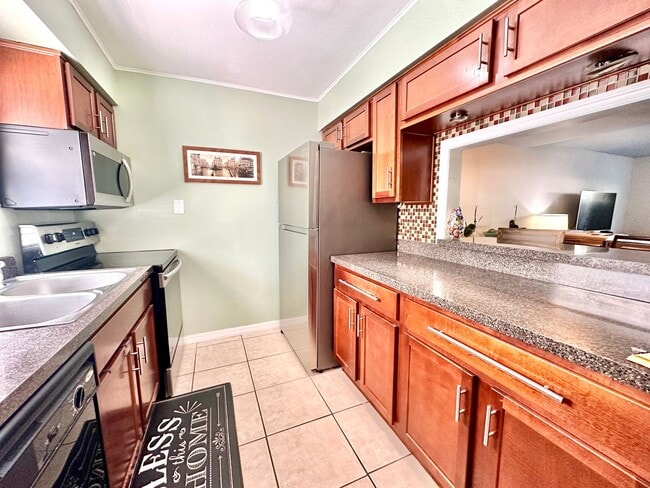 Building Photo - Effortless & comfortable 2Beds/1.5Bath con...
