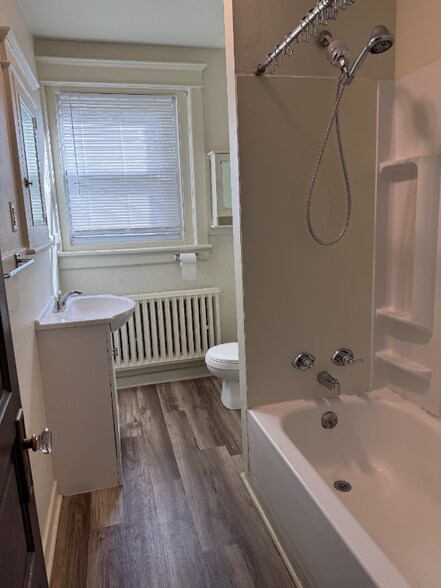 Building Photo - 1629 W Broad St