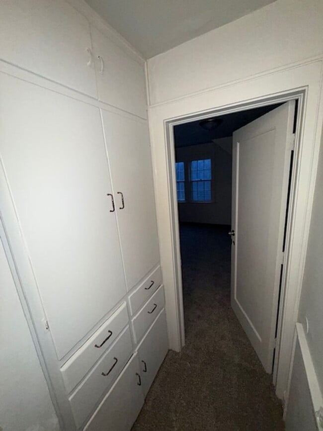 Building Photo - 511 S Evans Ave