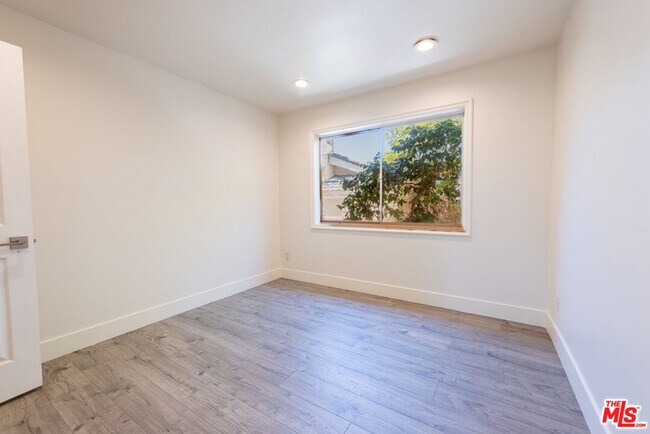 Building Photo - 3650 Sapphire Dr