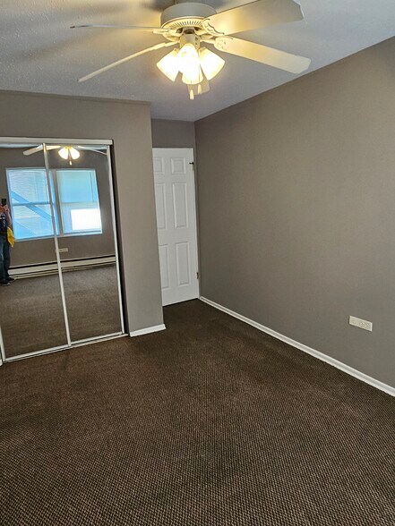 Building Photo - 8801 Schneider Ave