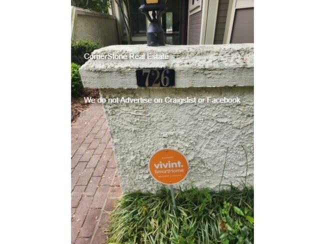 Building Photo - 726 Victorian Pl