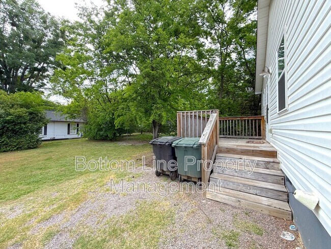 Building Photo - 641 Central Dr NW