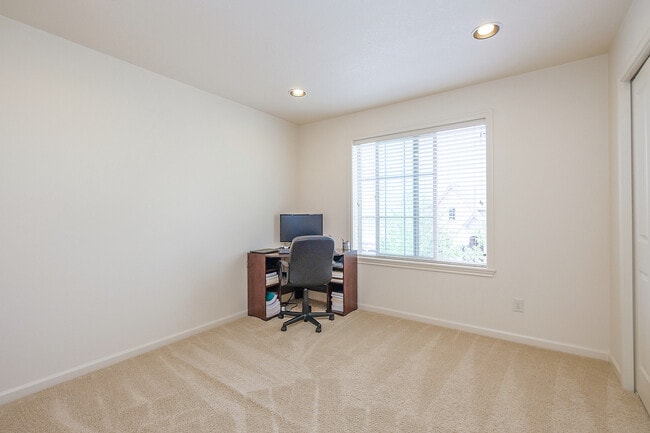 Building Photo - 6572 NW 164th Ave