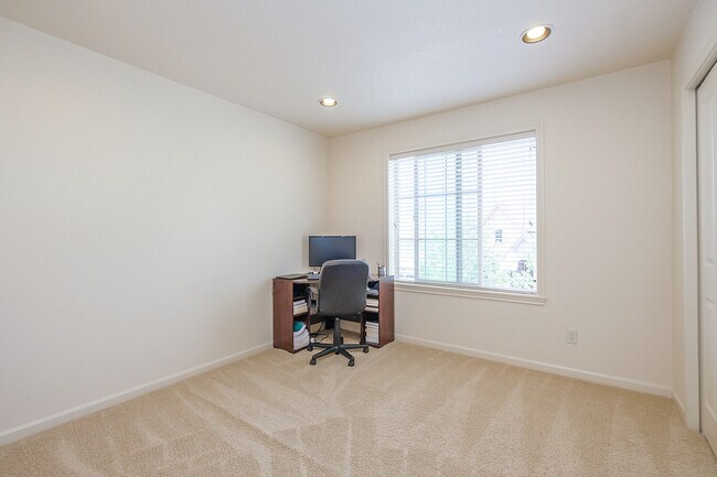 Building Photo - Beautiful 4BD* 3 BA* Single Family Home Located In Arbor Oaks Community! **Included In Rent: Hi S...