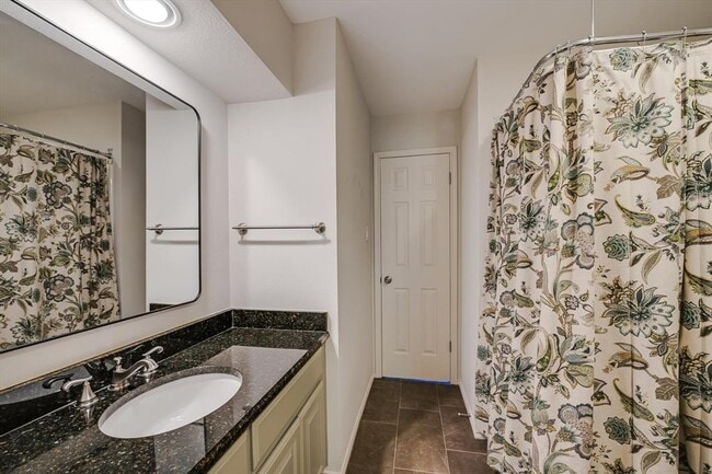 Building Photo - 7911 Cavalry Ct