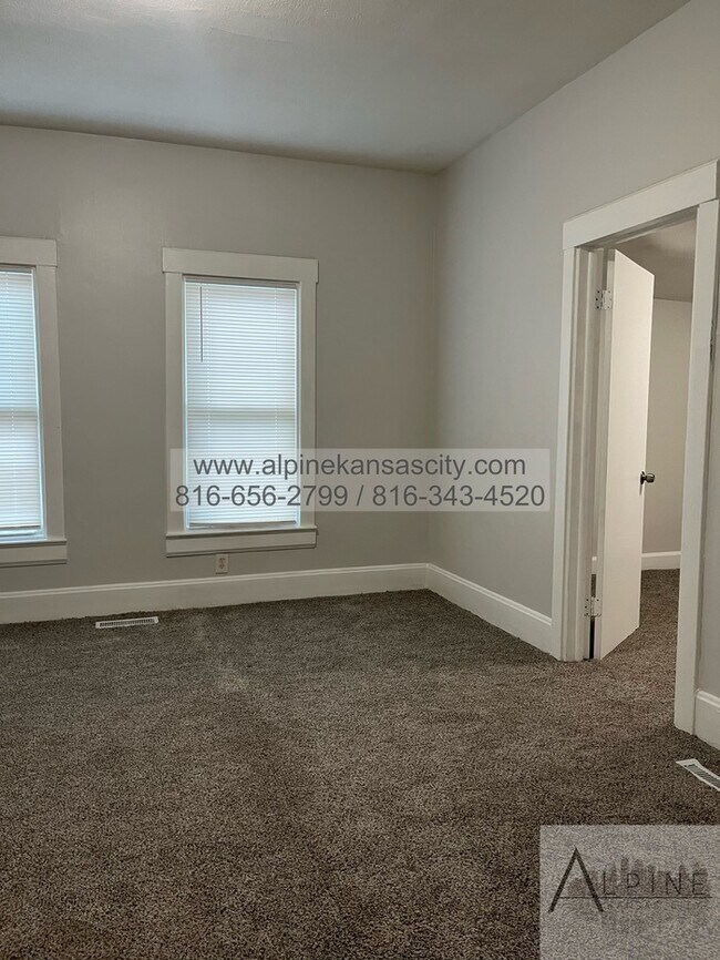 Building Photo - Independence Home Available