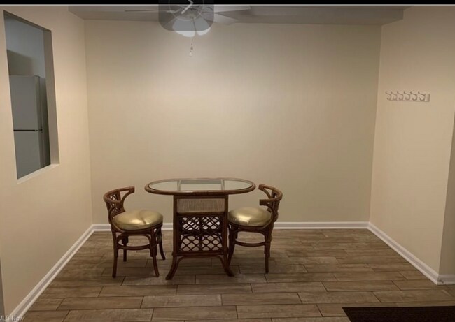 Building Photo - 16101 Maple Park Dr