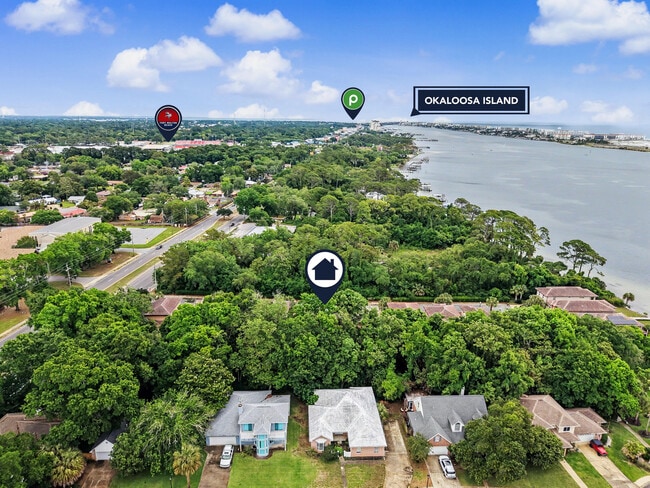 Building Photo - 490 Soundview Ct