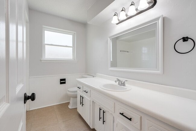 Building Photo - 4713 Newport Dr