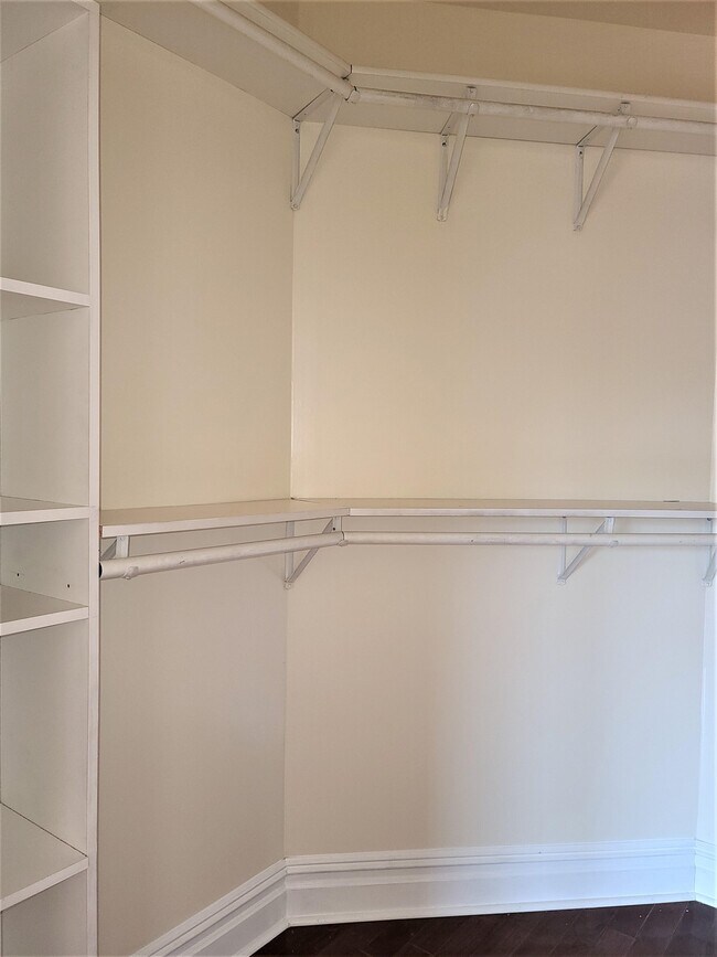 Building Photo - 1000 West St