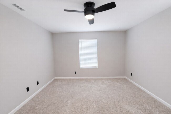 Building Photo - 12881 Clydesdale Dr