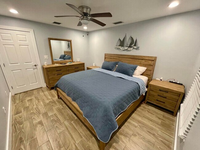 Building Photo - 601 N E St