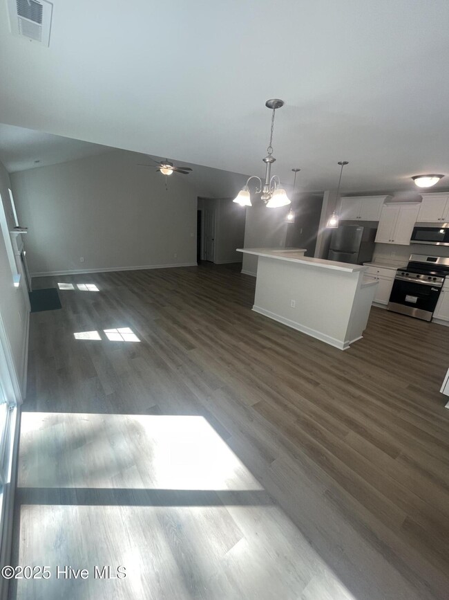 Building Photo - 618 Walnut Dr