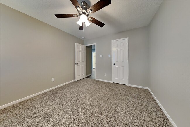 Building Photo - 12115 Carriage Oak Cir