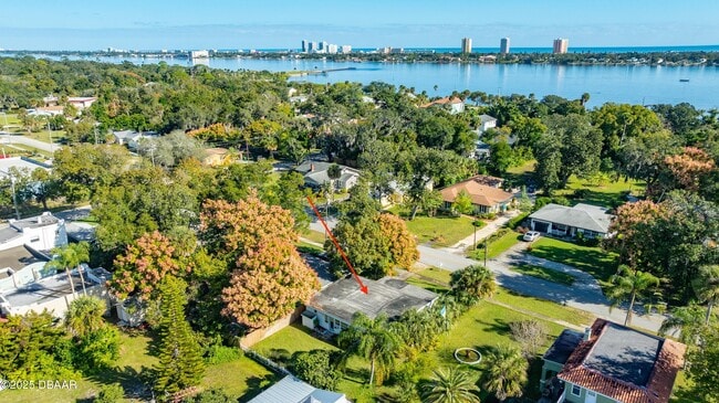 Building Photo - 930 Daytona Ave