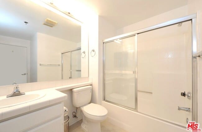 Building Photo - 2222 Beachwood Dr