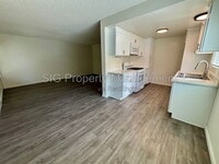 Building Photo - 1126 E Doran St