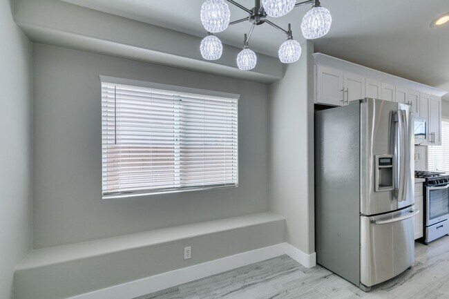 Building Photo - Completely upgraded 3 bedroom home in Macd...