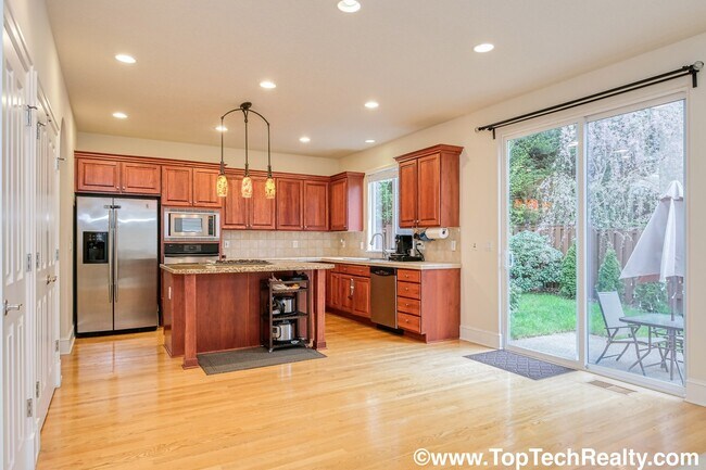 Building Photo - Beautiful 4 Bedroom | 2.5 Bathroom | 2,540 Sqft. Home | Central A/C | Solar Panels | Located in B...