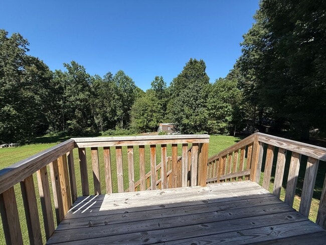 Building Photo - Fully Furnished 3 Bedroom, 2 Bath Home wit...