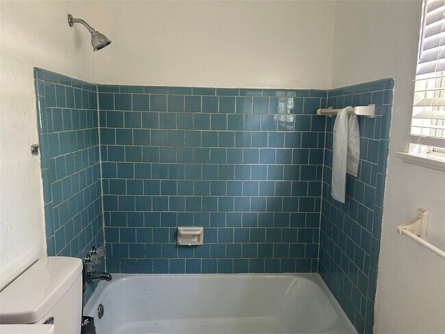 Building Photo - 5522 Thrush Dr