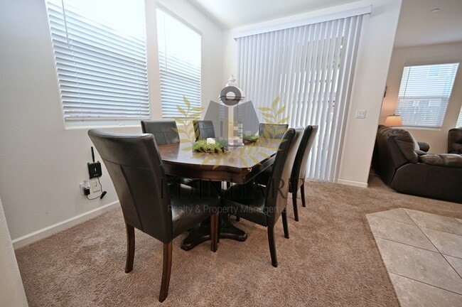 Building Photo - 893 Fir St W