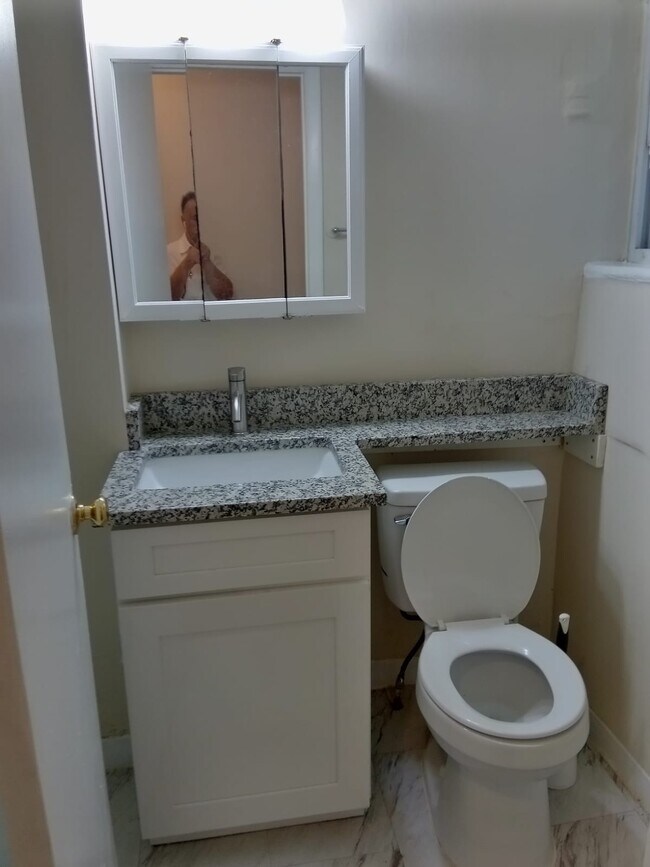 Building Photo - 2121 N St NW