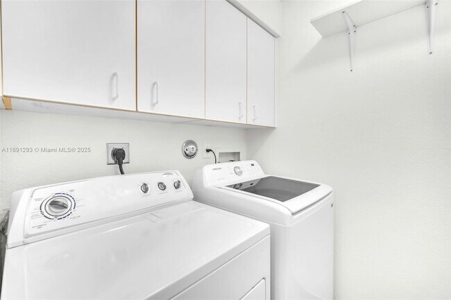 Building Photo - 16411 Sapphire Bend