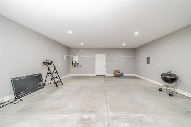 Building Photo - 11515 Mariposa Rd